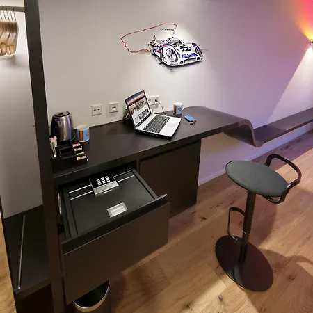 V8 Motorworld Region Stuttgart بوبلنغ