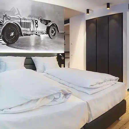 V8 Motorworld Region Stuttgart 4* بوبلنغ