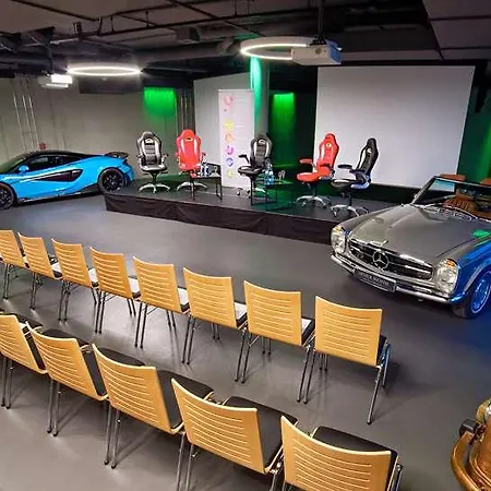 V8 Motorworld Region Stuttgart 4* بوبلنغ