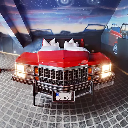 V8 Motorworld Region Stuttgart 4* بوبلنغ