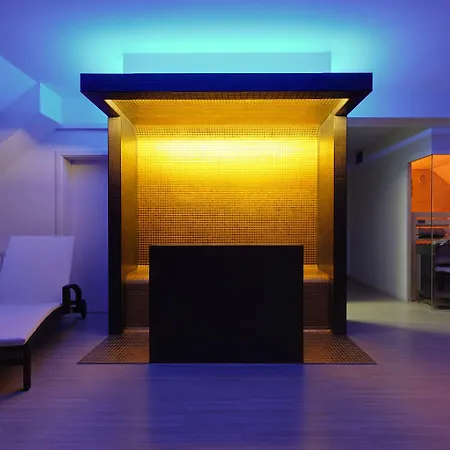 V8 Motorworld Region Stuttgart 4*