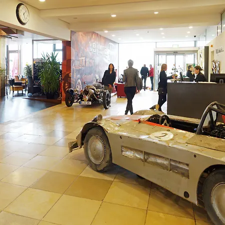 V8 Motorworld Region Stuttgart فندق 4*