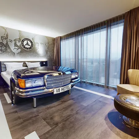 V8 Motorworld Region Stuttgart 4* بوبلنغ