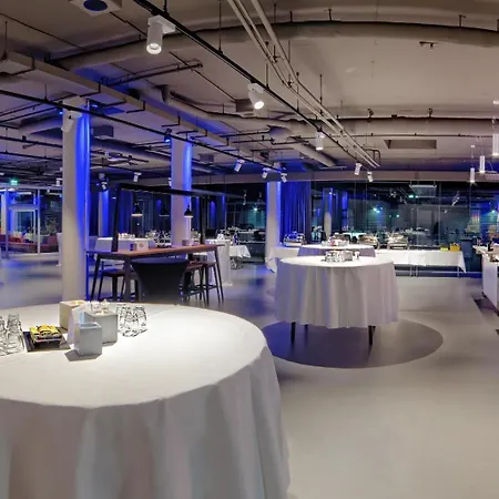 V8 Motorworld Region Stuttgart 4* Бёблинген