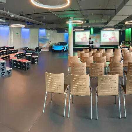 Отель V8 Motorworld Region Stuttgart 4*