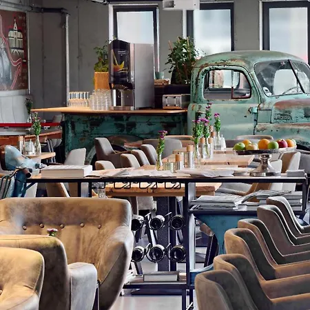 V8 Motorworld Region Stuttgart 4*
